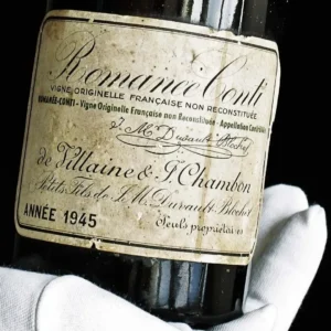 10 Minuman Alkohol Termahal di Dunia – Ada yang Seharga Rp50 M! 4 Botol anggur merah 1945 Romanée-Conti, wine legendaris dari tahun bersejarah, simbol prestise dan sejarah perang dunia.