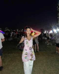 17 Outfit Nonton Konser Stylish, Hits & Ga Basi! 6 Outfit Glitter, Sparkle and All Things Glow