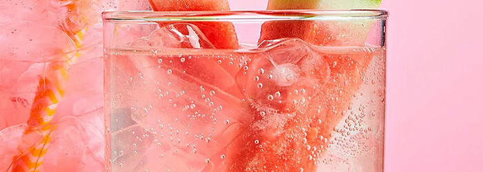 15 Pilihan Minuman Alkohol Manis dengan Rasa Fun dan Kelas! 9 Jack Daniel’s Watermelon Punch – Whiskey yang Lebih Santai
