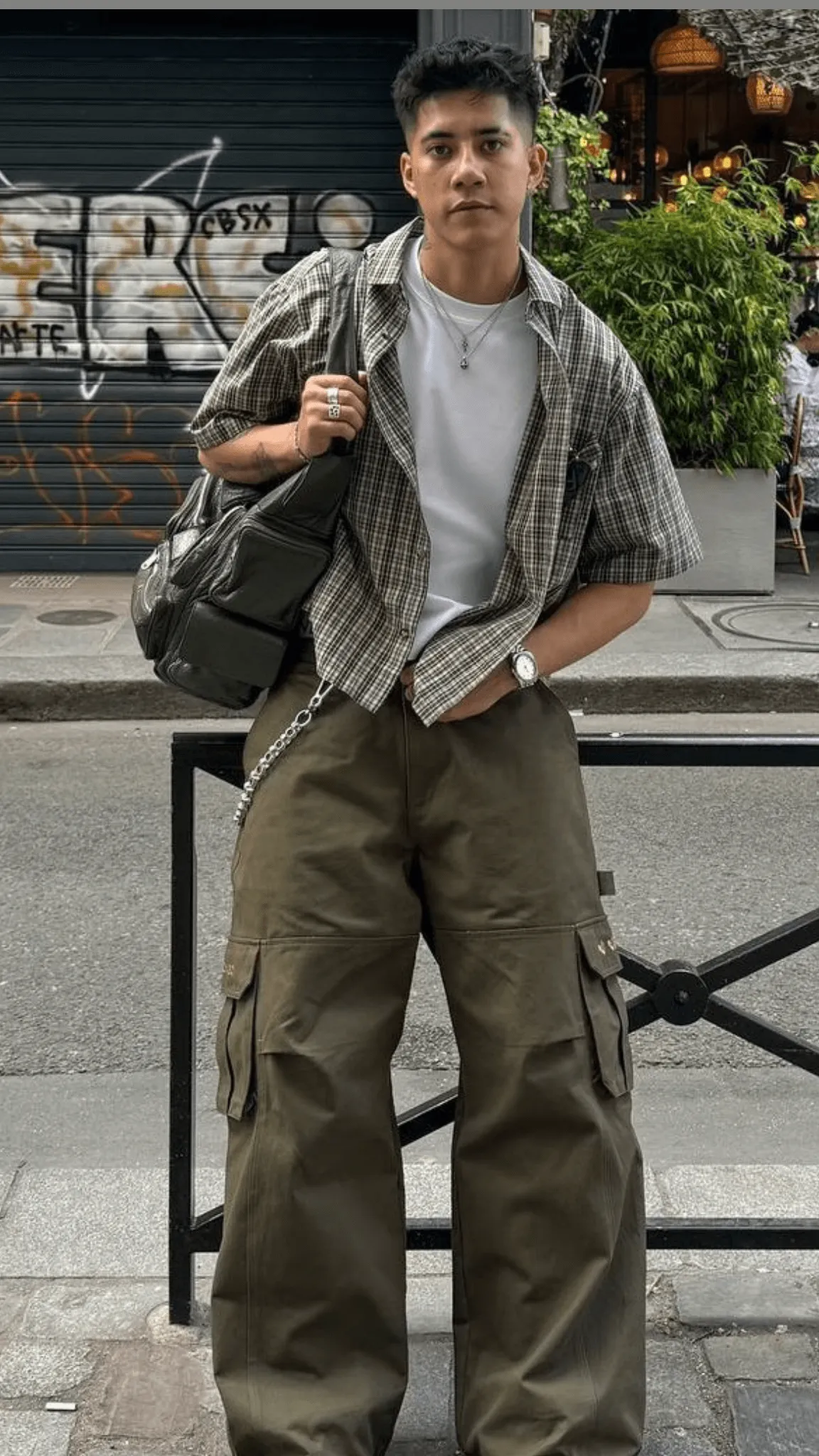 7 Tips Outfit Clubbing Pria Biar Tetap Stylish dan Nggak Saltum 13 Jeans Chinos atau Celana Bahan Semua Bisa