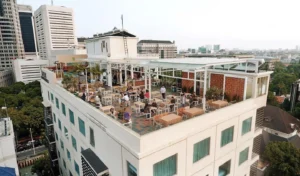 10 Spot Nongkrong Hits Jakarta Pusat, Bikin Ketagihan! 4 Langit Seduh (Rooftop Café)