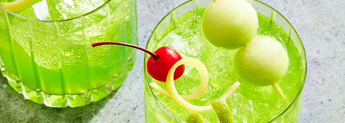 15 Pilihan Minuman Alkohol Manis dengan Rasa Fun dan Kelas! 6 Midori Melon – Hijau Cerah, Rasa Melon Segar