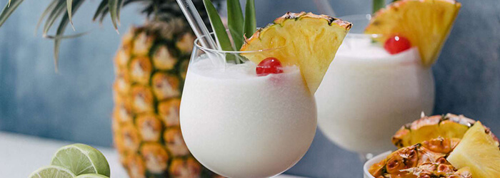 15 Pilihan Minuman Alkohol Manis dengan Rasa Fun dan Kelas! 8 Pina Colada – Rasa Liburan dalam Satu Tegukan