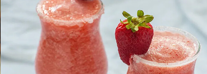 15 Pilihan Minuman Alkohol Manis dengan Rasa Fun dan Kelas! 13 Strawberry Daiquiri – Segeeeeer dan Manis!