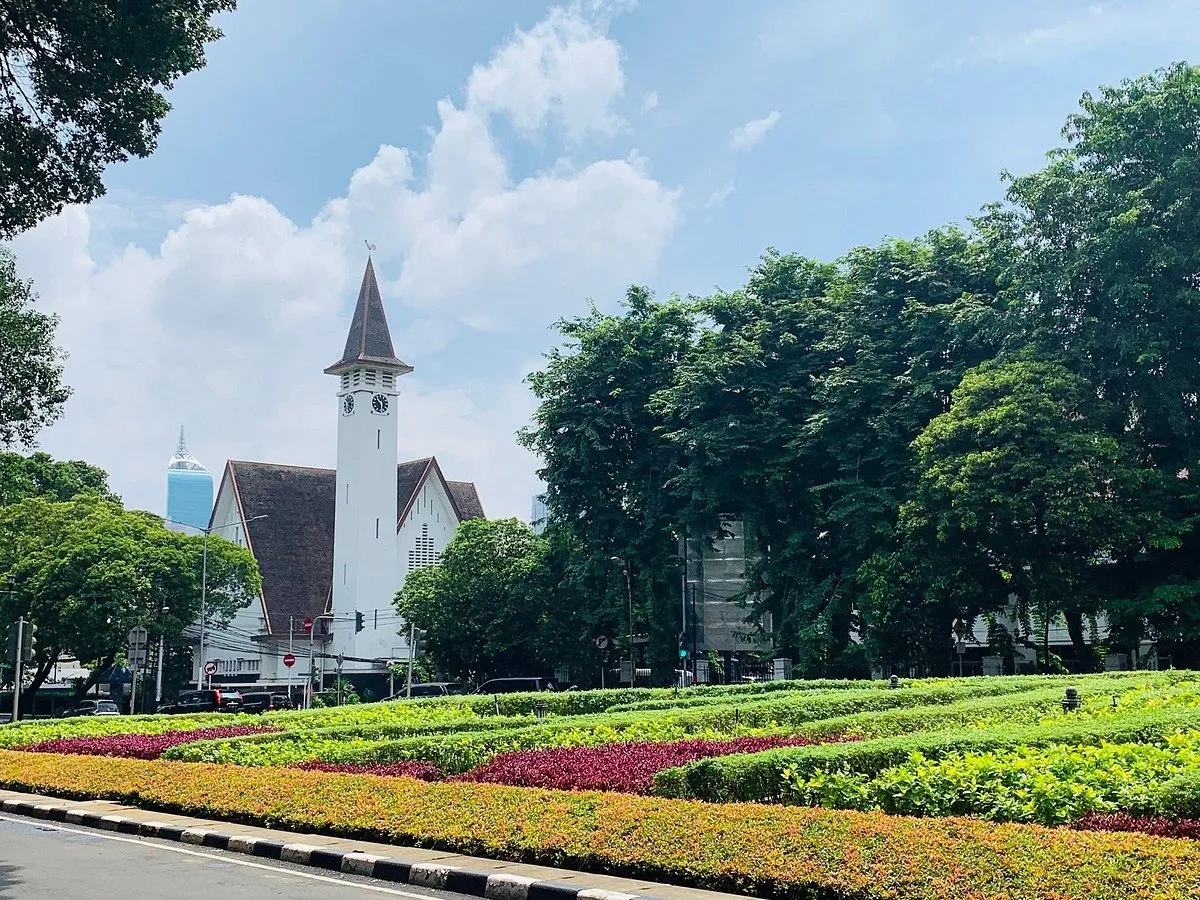 10 Spot Nongkrong Hits Jakarta Pusat, Bikin Ketagihan! 22 Taman Suropati