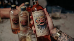 Minuman Alkohol untuk Pemula: Rekomendasi yang Enak & Gampang Dinikmati! 6 arak ciu 1