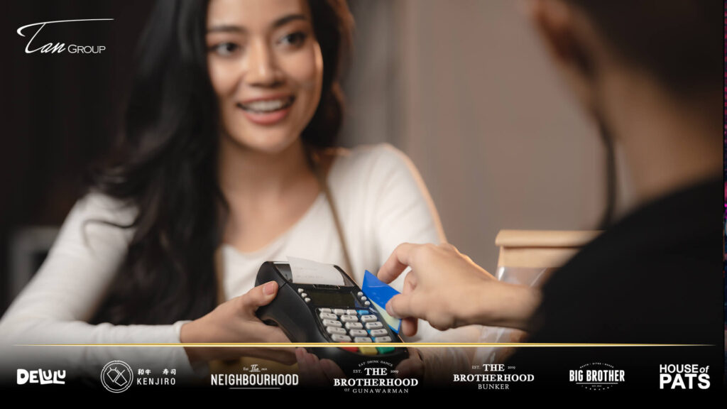 7 Kalimat Bahasa Inggris Buat Traktir Teman ala Anak Jaksel! 11 arti bills on me