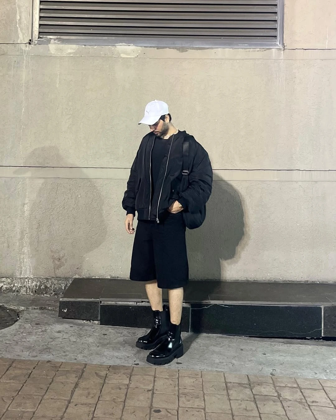 Checklist Wajib! 10 Style Cowok 2025 yang Bikin Lo di Notice 16 Double Layering ala Japanese Americana