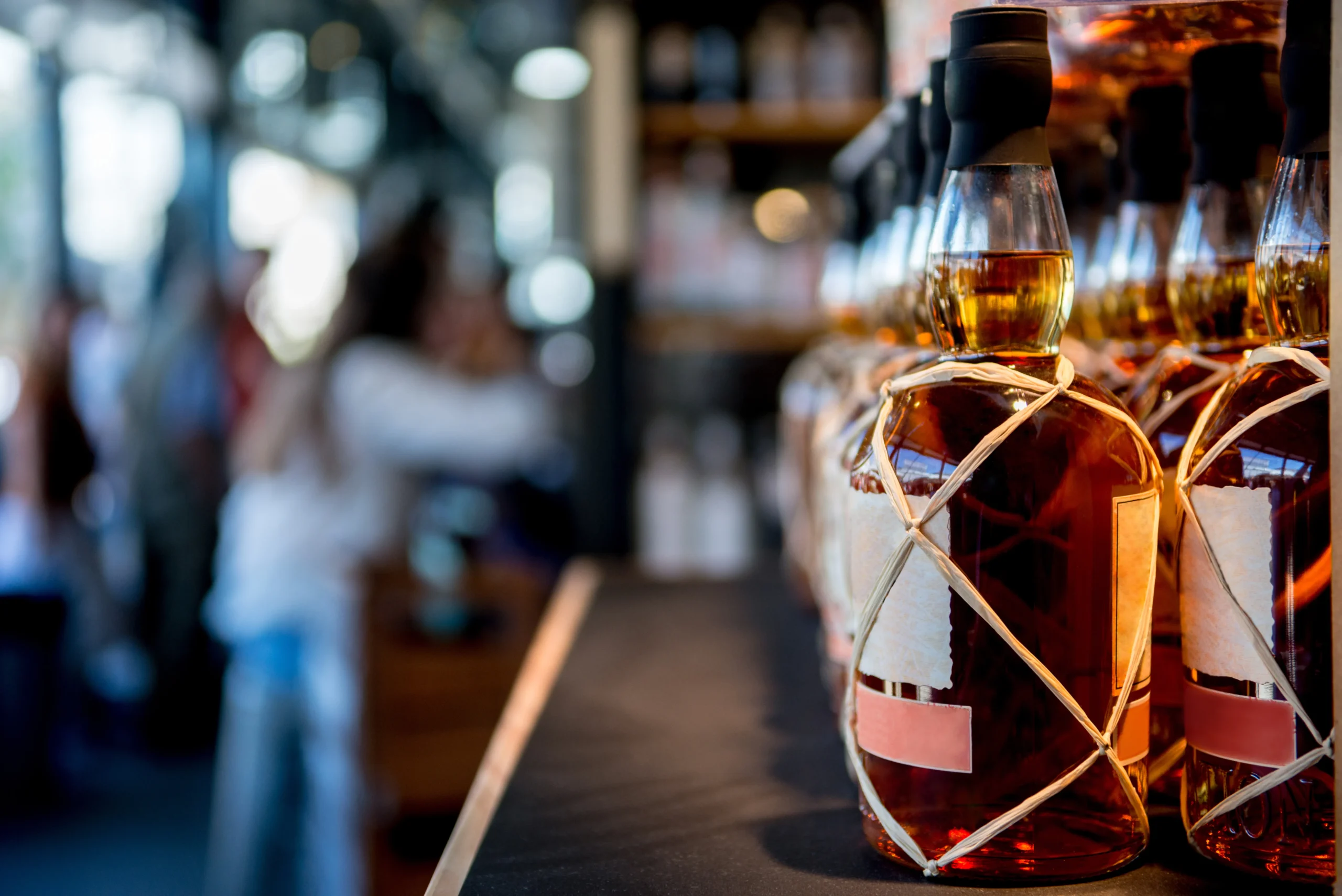 Whiskey atau Whisky? Panduan Ringkas Buat Pecinta Spirit 13 Brand Brand Ikonik scaled