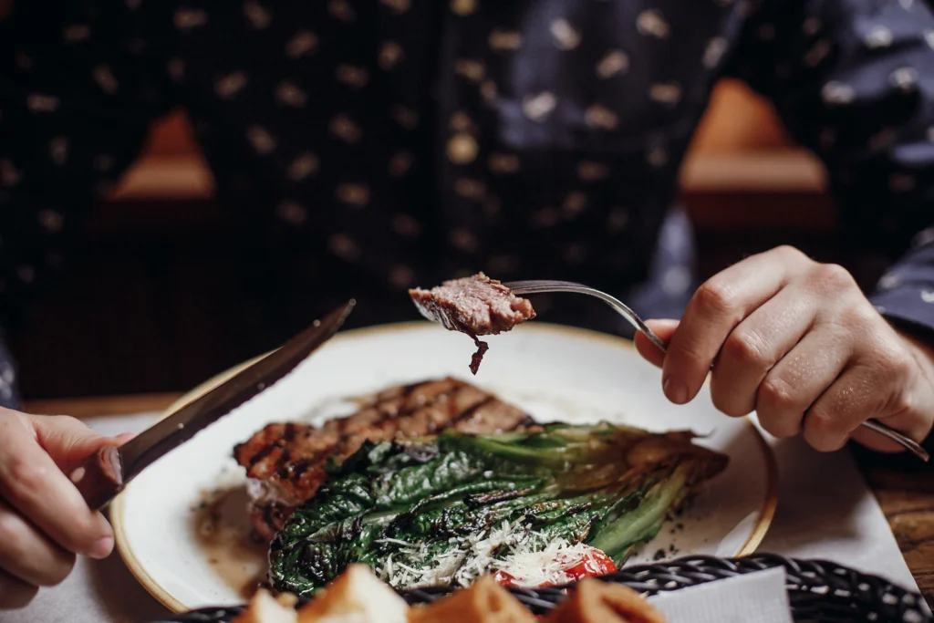 Perbedaan Tingkat Kematangan Steak dari Rare Hingga Well Done 4 Steak kematangan medium well