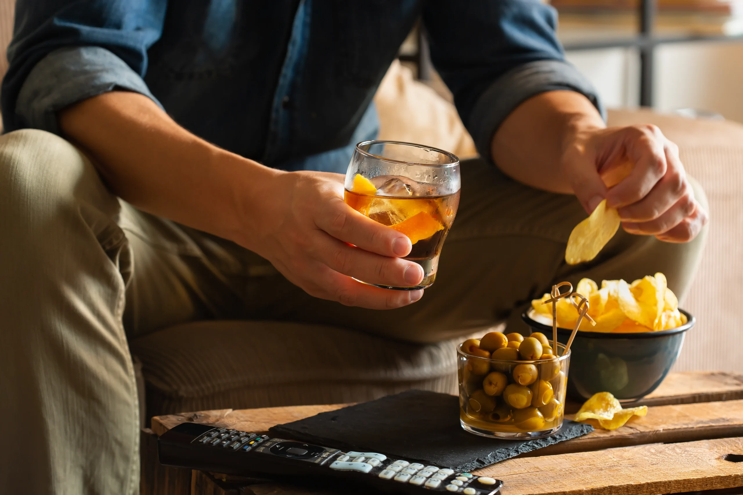 Whiskey atau Whisky? Panduan Ringkas Buat Pecinta Spirit 20 On the Rocks scaled