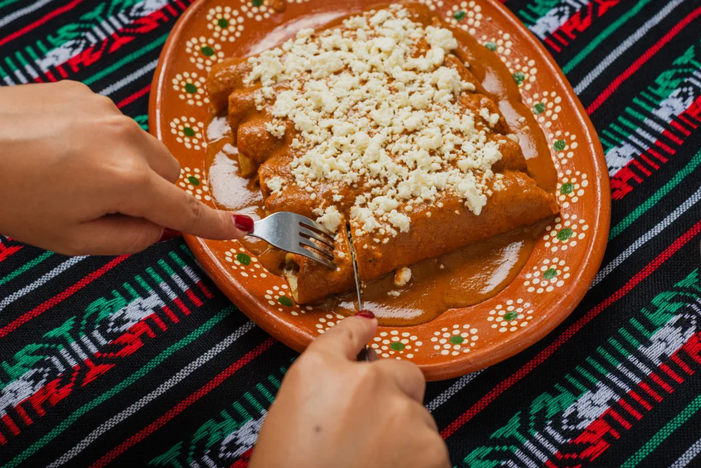 Fiesta Meksiko yang Bikin Nightlife Jakarta Makin Hidup 4 Enchilada di atas piring merah