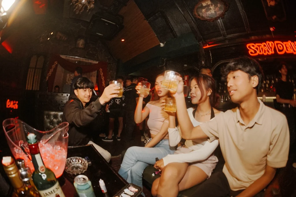 Birthday party bersama teman di nightclub Jakarta