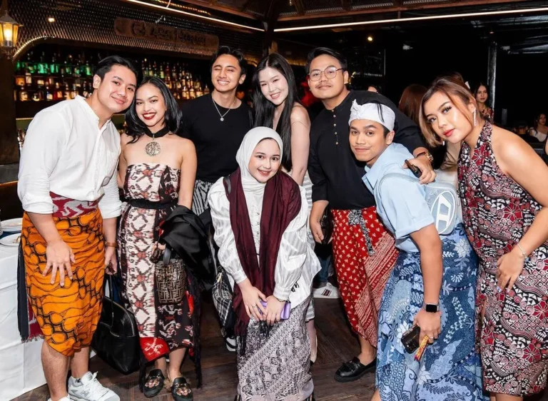 Intimate gathering bersama teman dan keluarga di restoran Jakarta