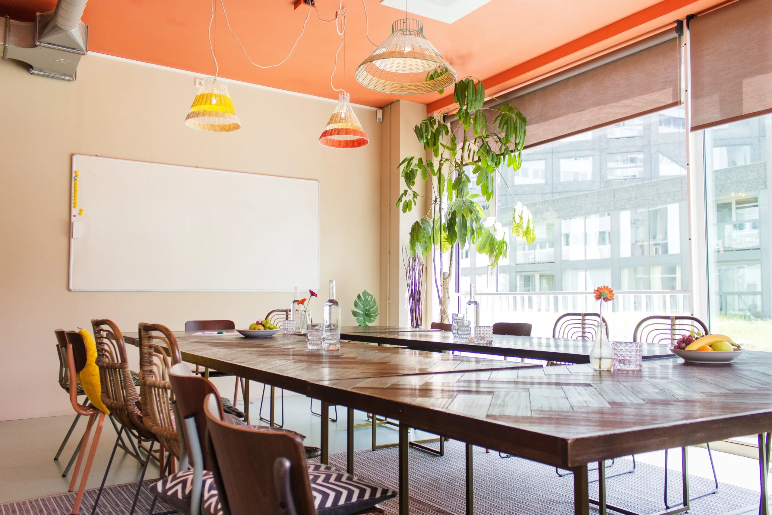 5 Layout Ruang Rapat Buat Meeting lebih Efektif 18 Layout meeting room populer scaled