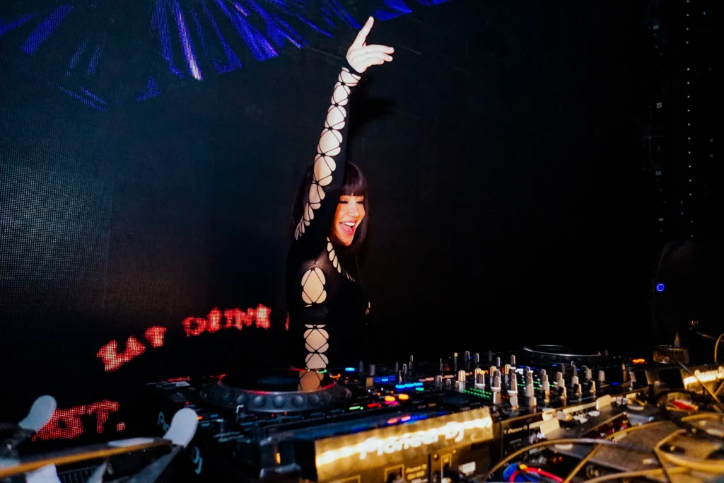 Live DJ di nightclub Jakarta