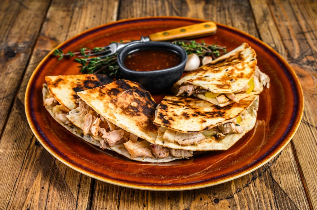 Fiesta Meksiko yang Bikin Nightlife Jakarta Makin Hidup 3 Quesadilla di atas piring coklat