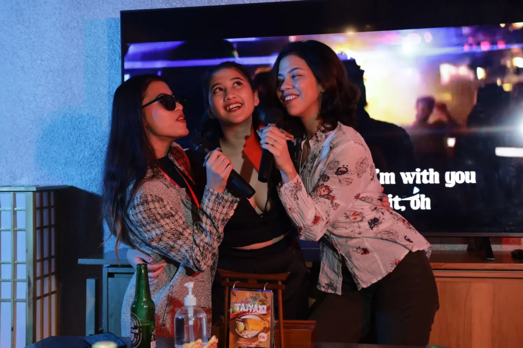 Karaoke dan cocktail di Kenjiro