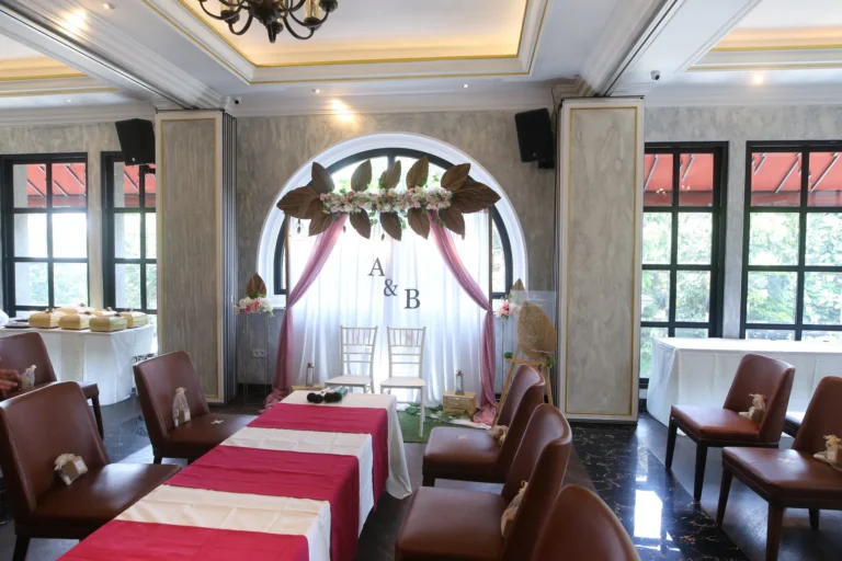 elegant dining setup intimate wedding