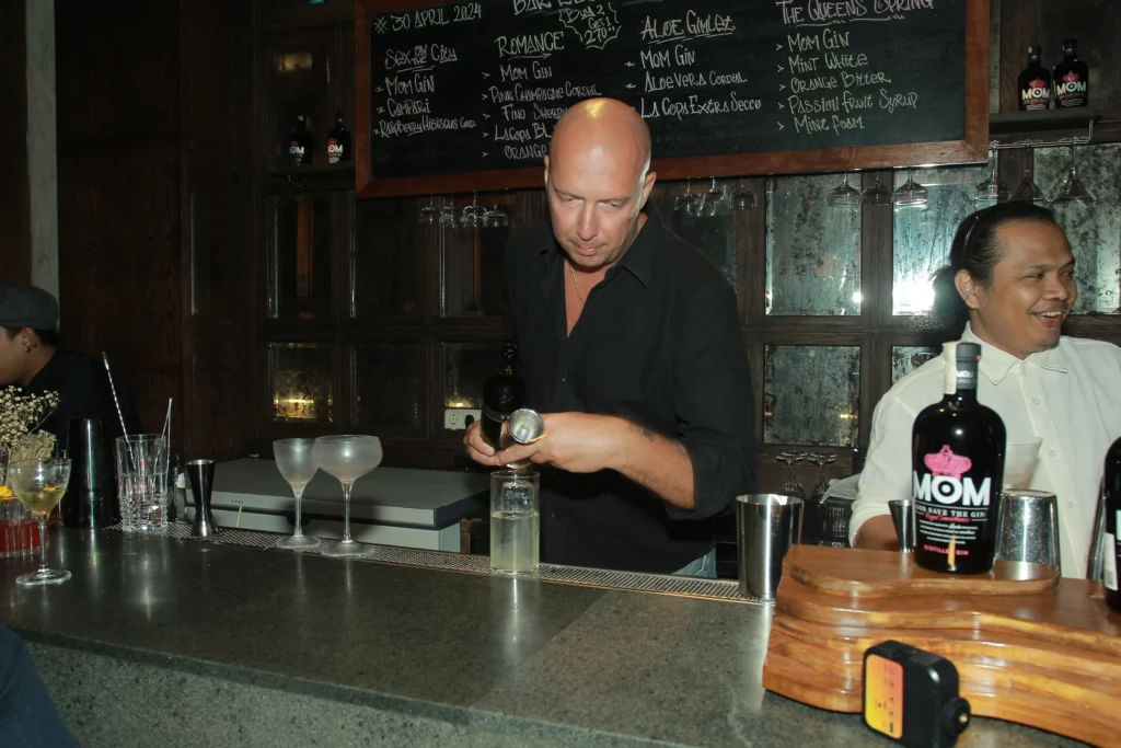 Kerja Jadi Bartender Kayak Apa Sih? Ini 5 Faktanya! 2 Bar takeover The Neighbourhood Jakarta