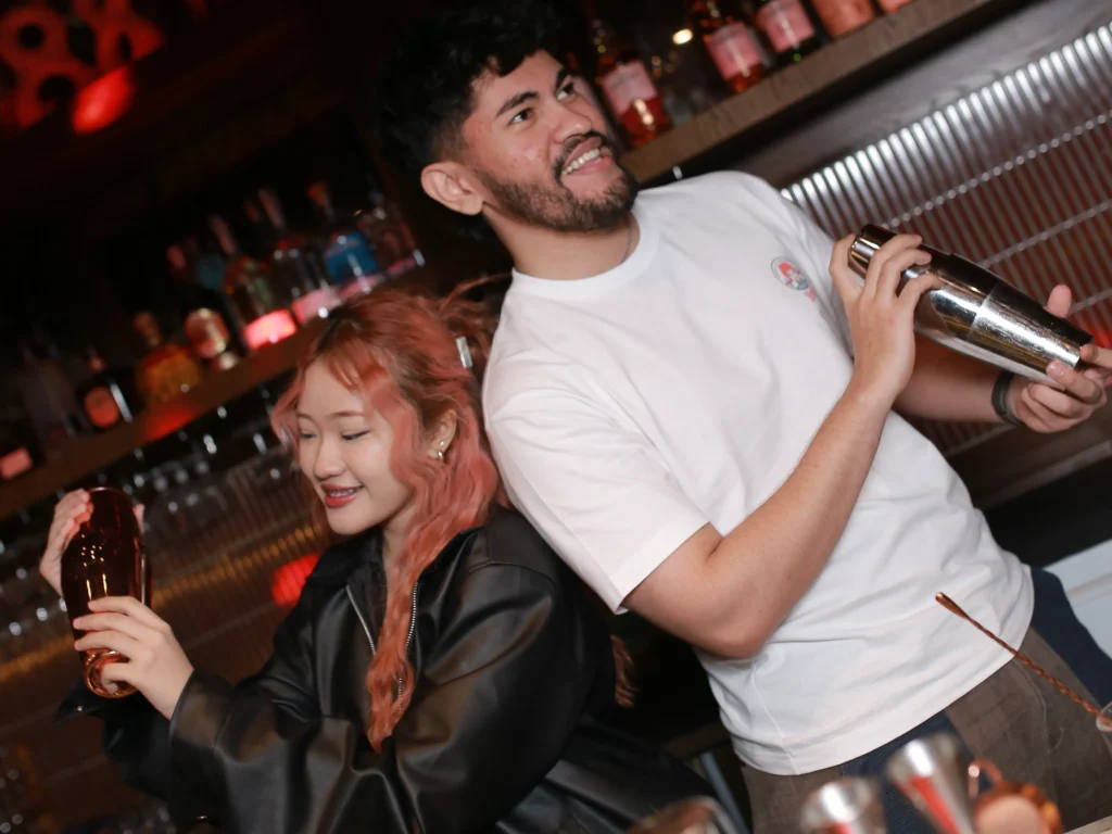 Kerja Jadi Bartender Kayak Apa Sih? Ini 5 Faktanya! 7 Isal Alatas dan Karyn Putri bar takeover ROSI Jakarta