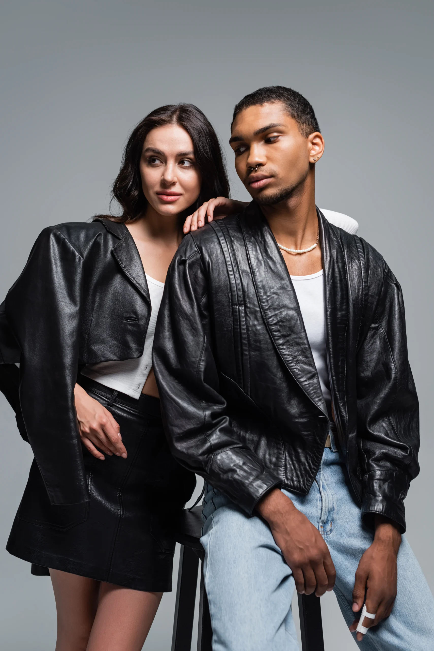 Outfit Skena & Playlist Buat Karaoke Bareng Circle 17 Leather Jacket scaled