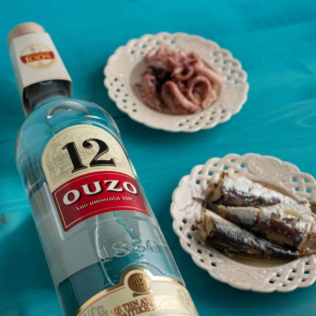 10 Jenis Minuman Alkohol Ikonik dari Setiap Negara 9 Ouzo, minuman alkohol dari Yunani