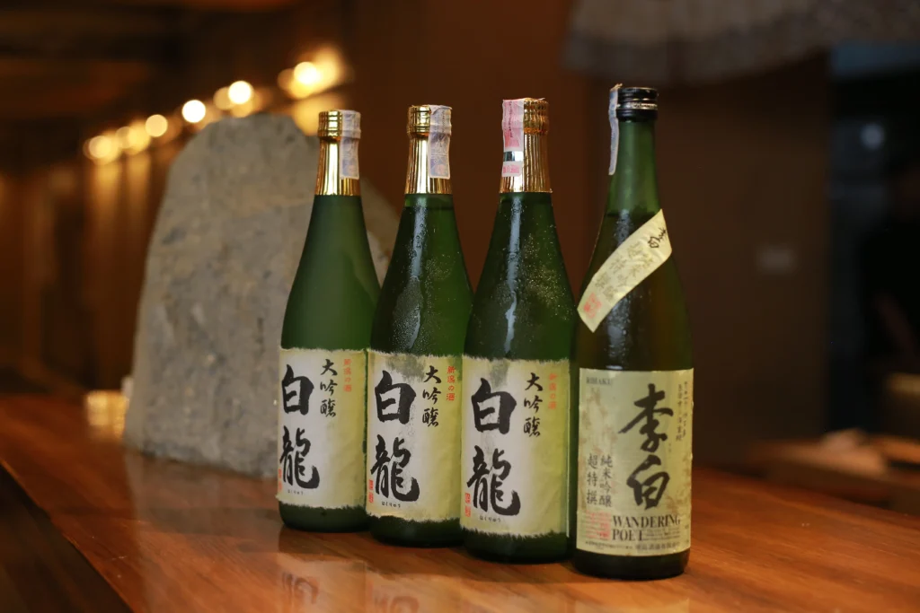 10 Jenis Minuman Alkohol Ikonik dari Setiap Negara 4 Sake, minuman alkohol dari Jepang