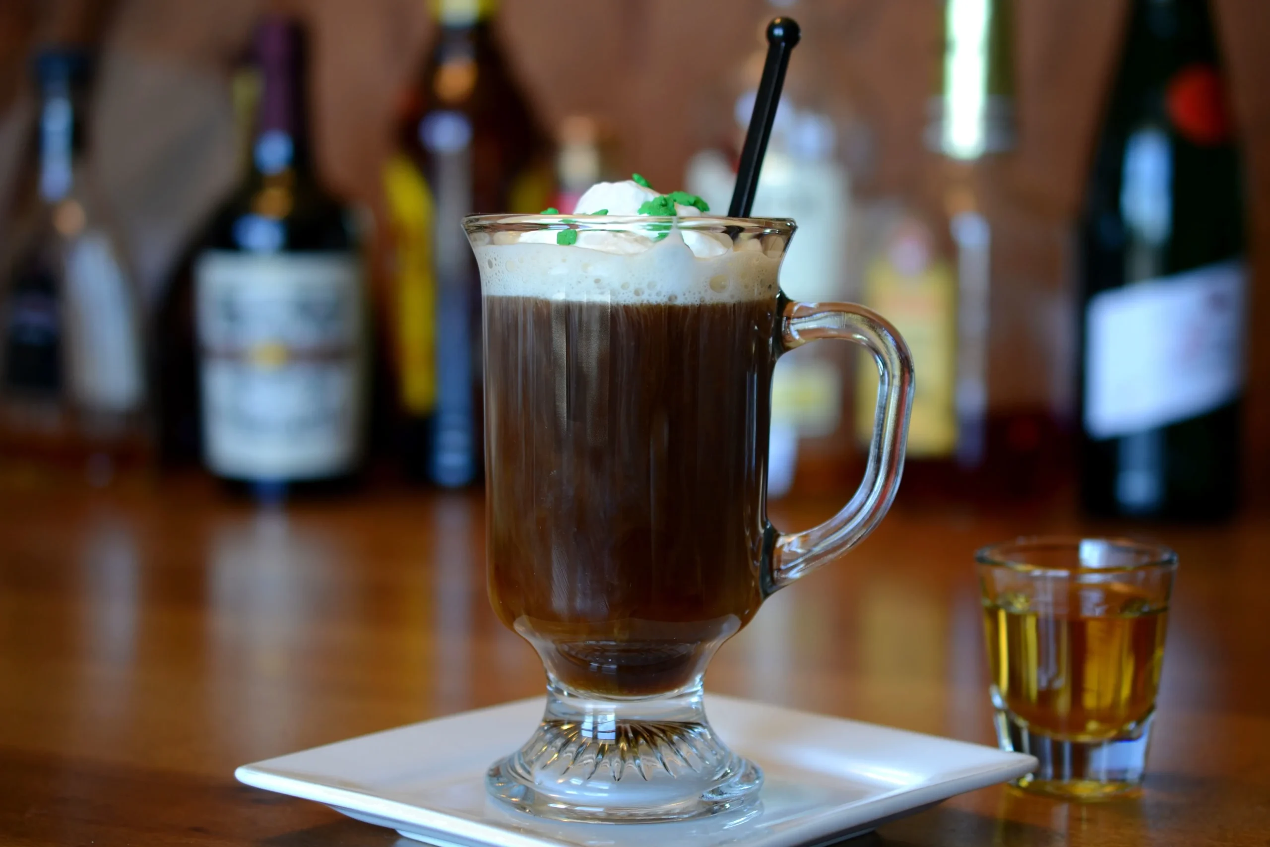 Newbie di Bar? Harus Tau Daftar Minuman Cocktail Klasik Ini! 17 Irish coffee scaled