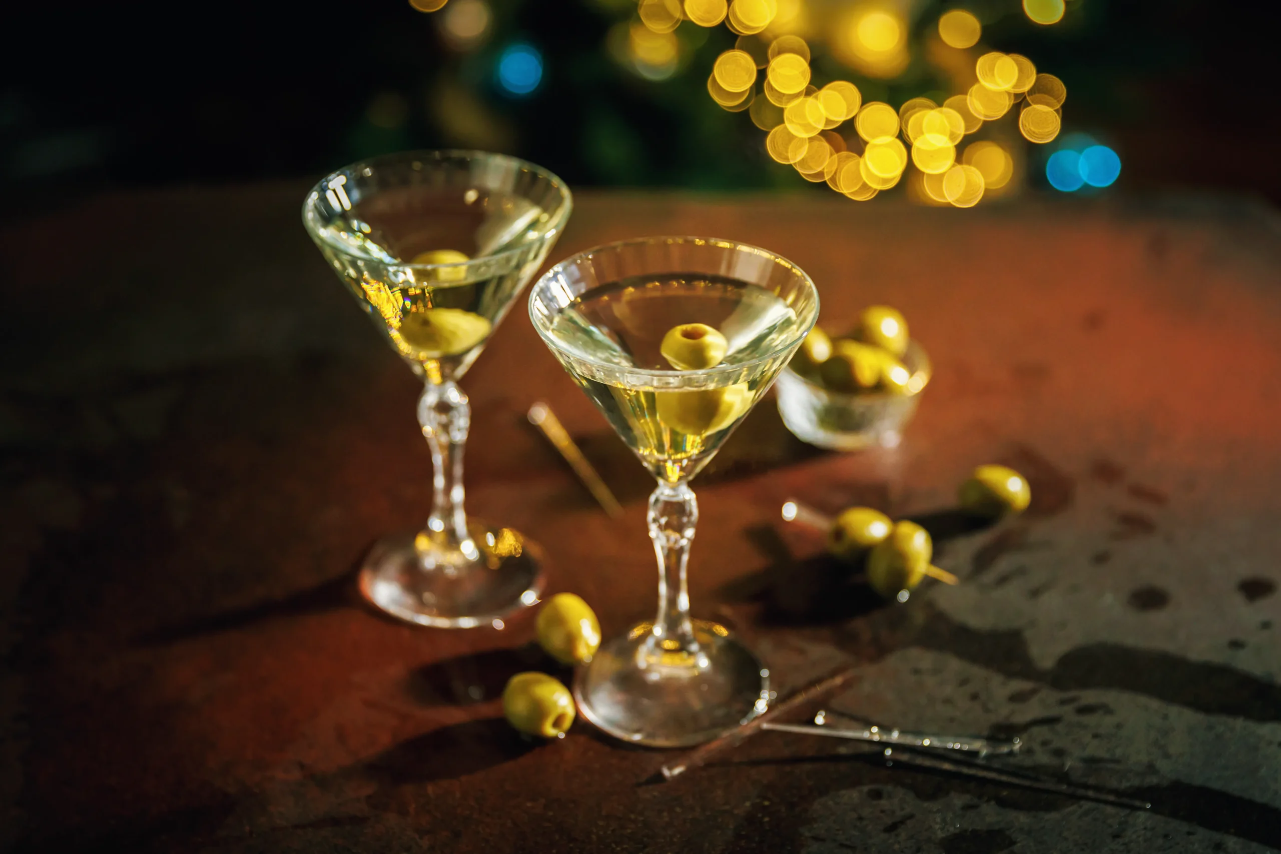 Newbie di Bar? Harus Tau Daftar Minuman Cocktail Klasik Ini! 16 Martini scaled