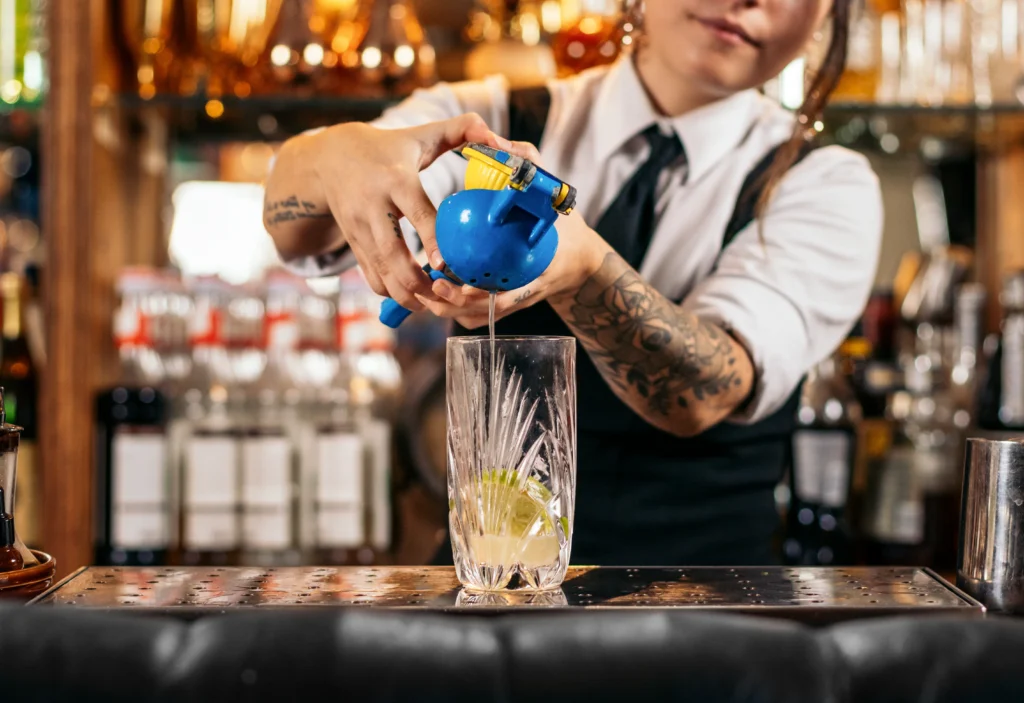 Apa Itu Highball Cocktail? Kenalan Sama Minuman Favorit di Jepang 1 Campuran highball cocktail sederhana