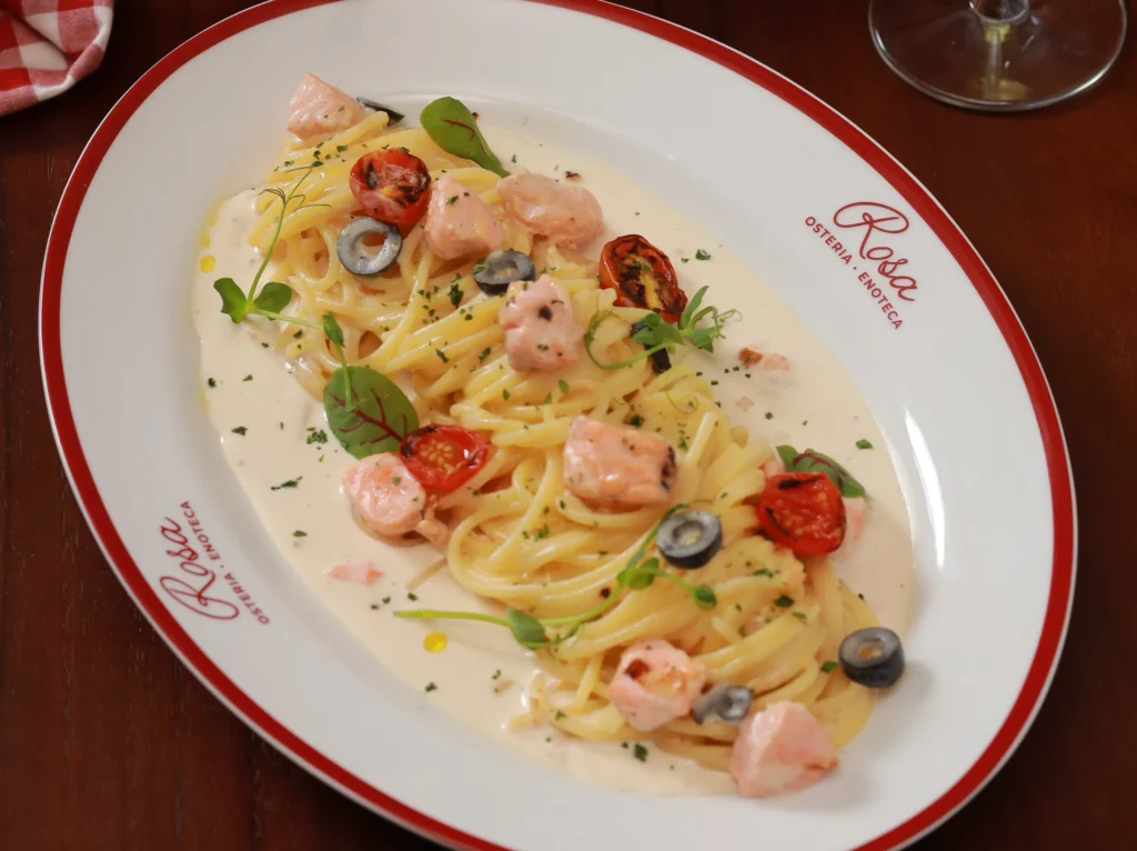 7 Macam Pasta dalam Makanan Italia yang Jarang Dikenal 5 Bucatini pasta makanan Italia