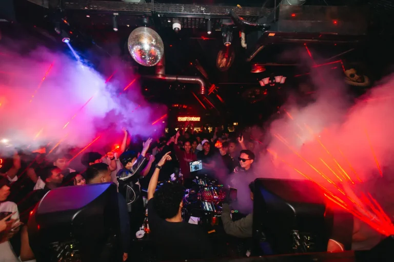 delulu jakarta gallery crowd