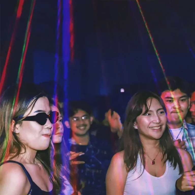 delulu jakarta gallery crowd