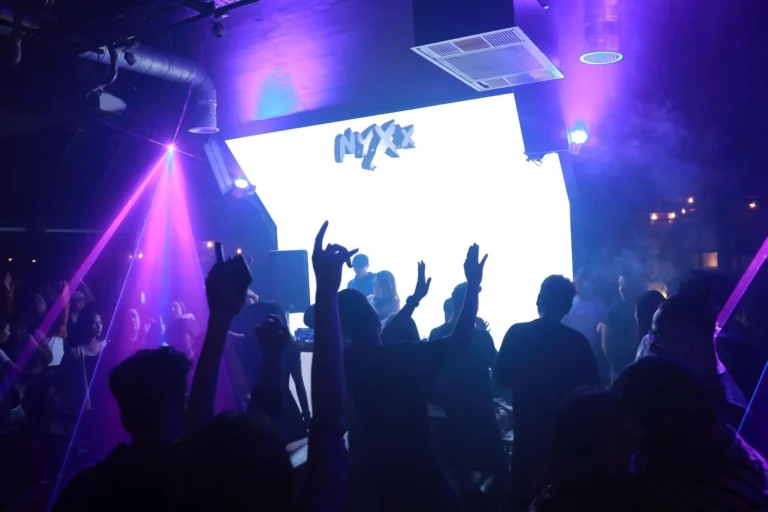 delulu jakarta gallery crowd