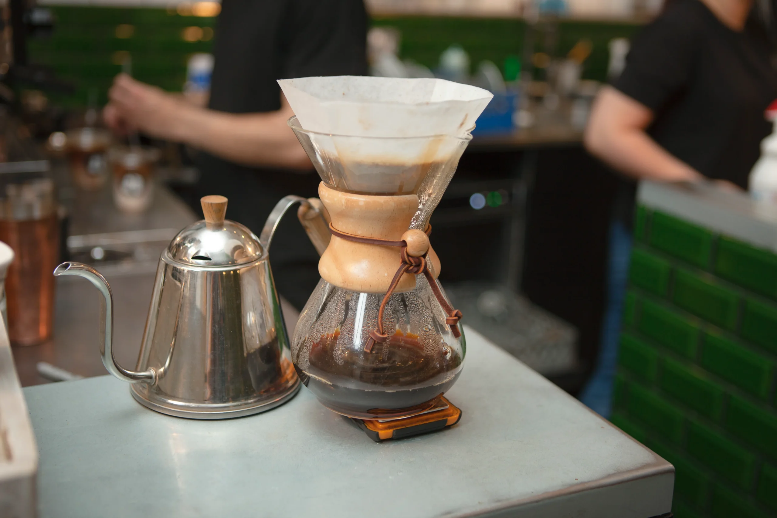 Mau Ngopi Ala Cafe? Coba 6 Teknik Manual Brew Ini di Rumah 14 Chemex scaled
