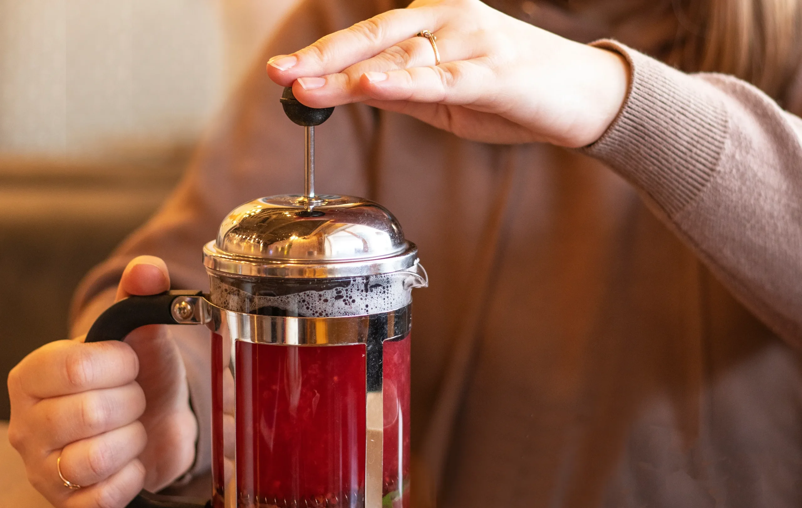 Mau Ngopi Ala Cafe? Coba 6 Teknik Manual Brew Ini di Rumah 15 French Press scaled