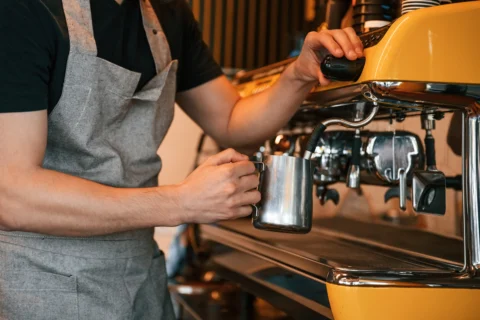 Mau Jadi Barista di Cafe Jakarta? Ini yang Perlu Lo Tahu