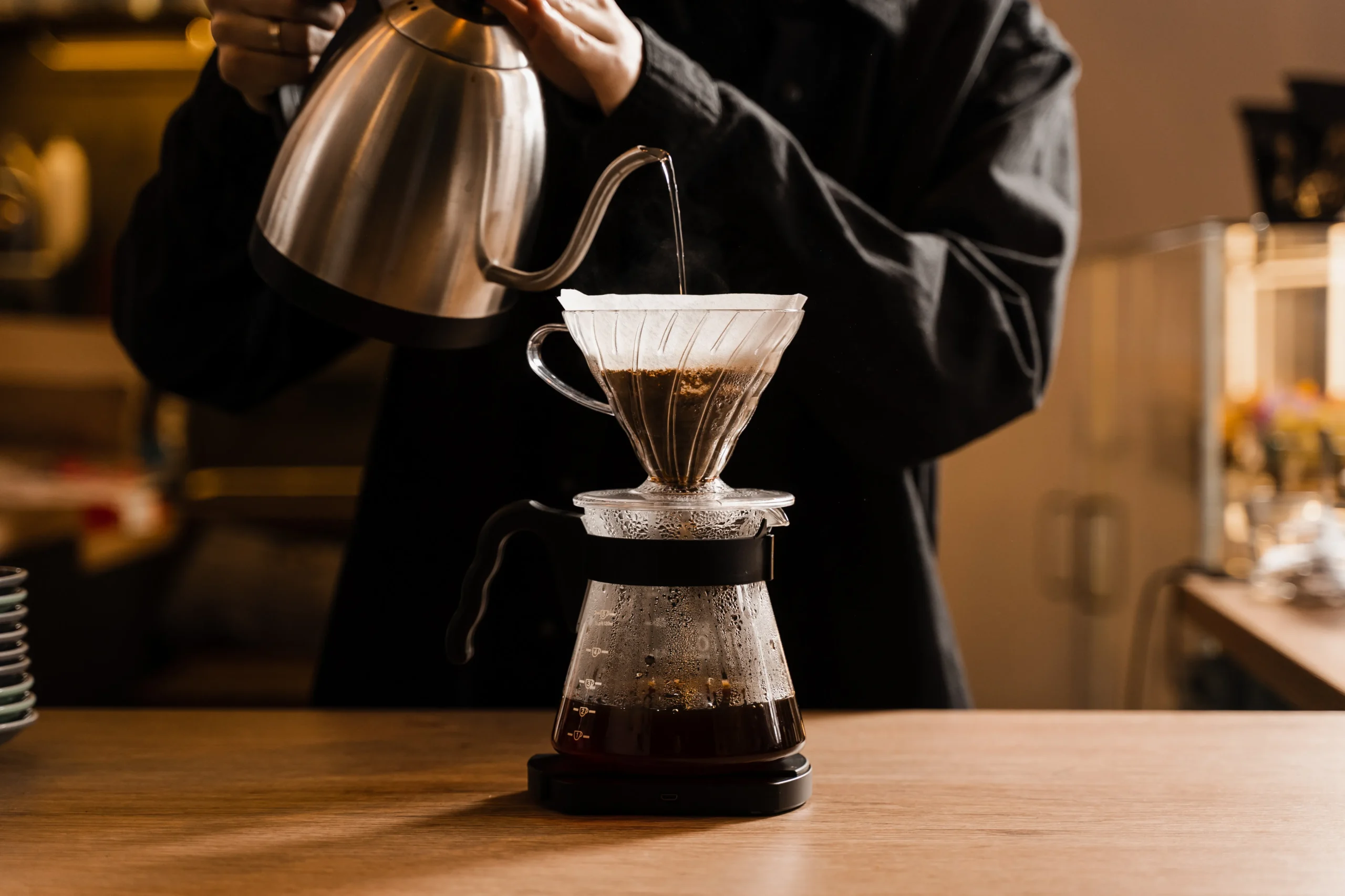 Mau Ngopi Ala Cafe? Coba 6 Teknik Manual Brew Ini di Rumah 13 Pour Over V60 scaled