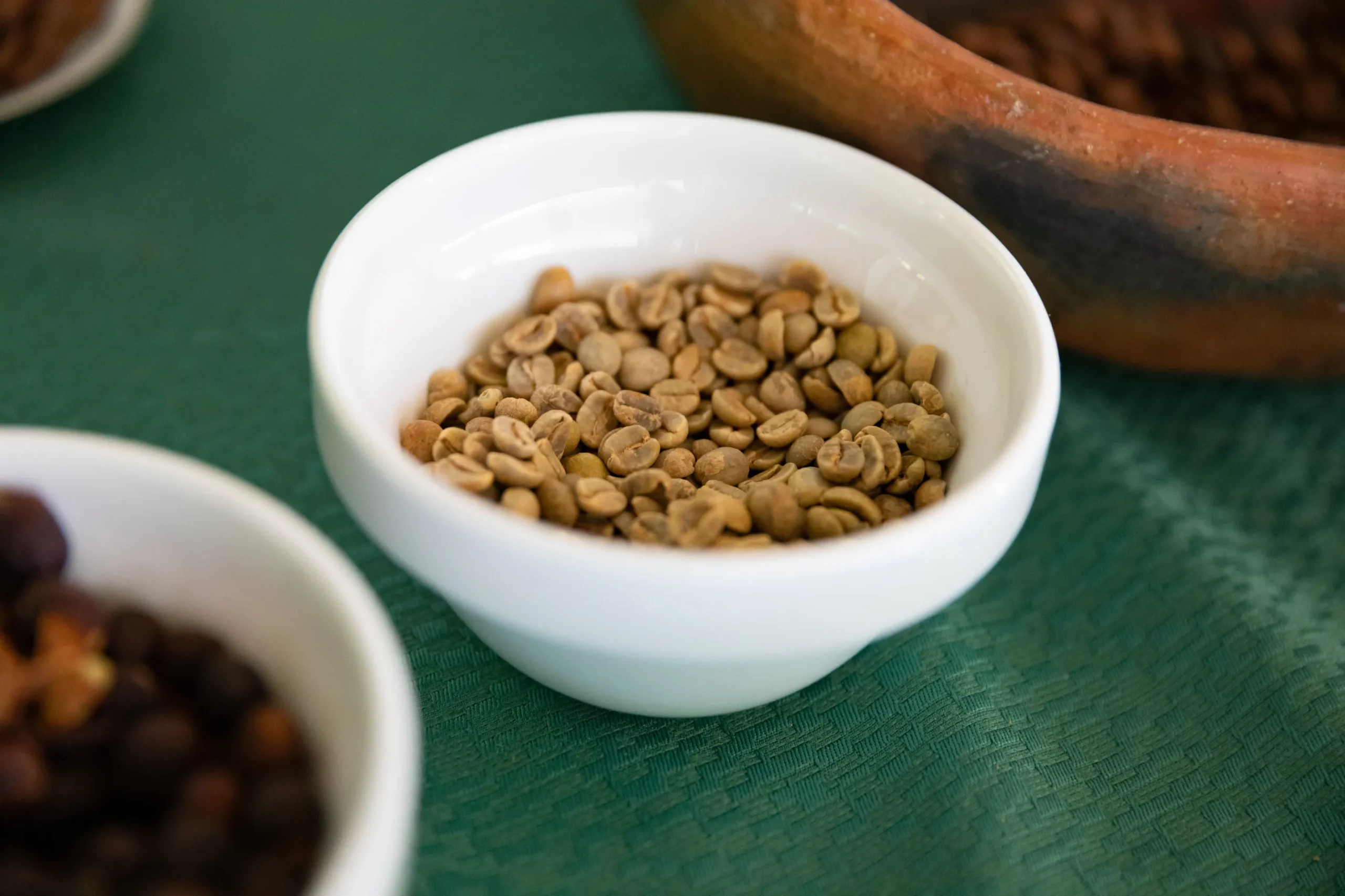 6 Jenis Biji Kopi di Dunia, Lo Udah Tahu Semua? 17 decaf scaled
