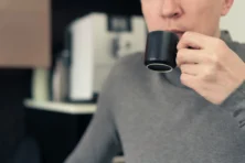 Ngopi Malam Hari, Bahaya atau Nggak Sih? Ini Faktanya