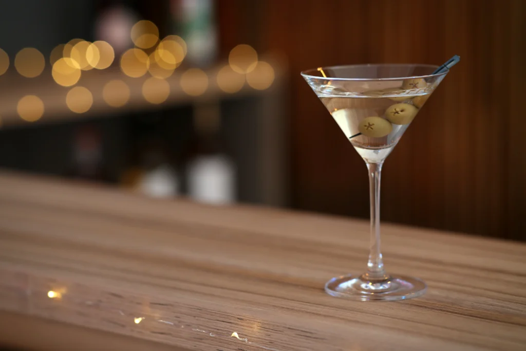 Fungsi di Balik Bentuk Cocktail Glass yang Beragam 7 Cocktail glass martini