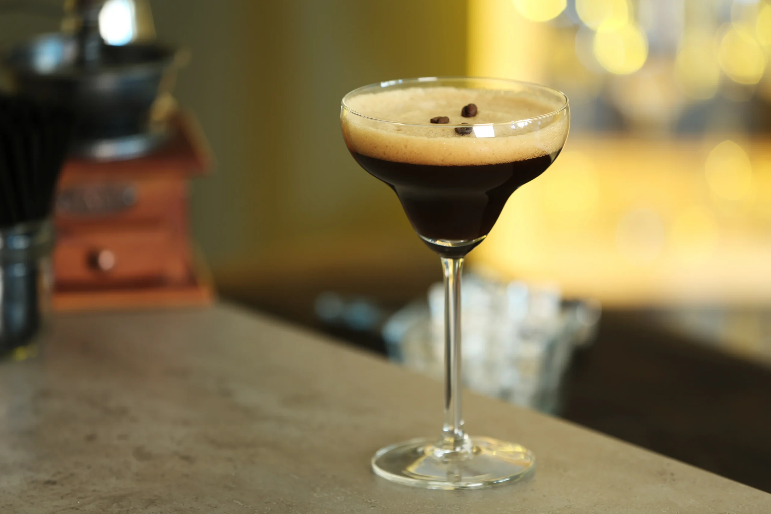 8 Minuman Kopi Alkohol Unik, Udah Pernah Coba? 13 Espresso Martini scaled