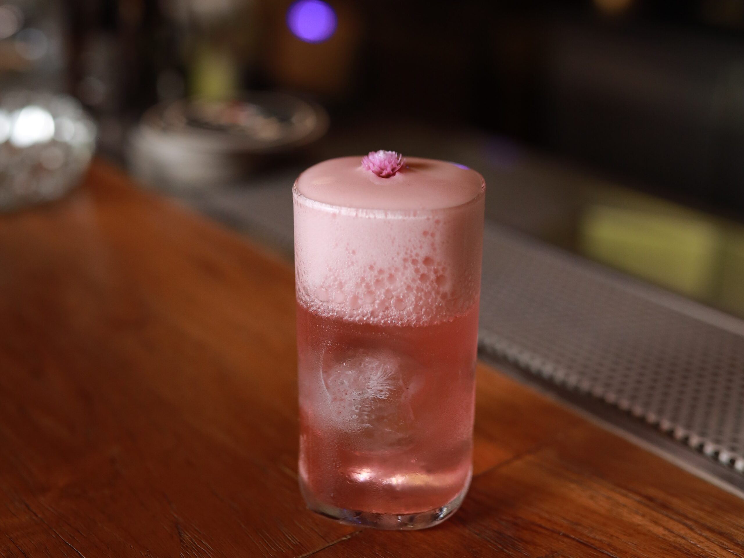 Fungsi di Balik Bentuk Cocktail Glass yang Beragam 12 Highball Rosi 2 scaled
